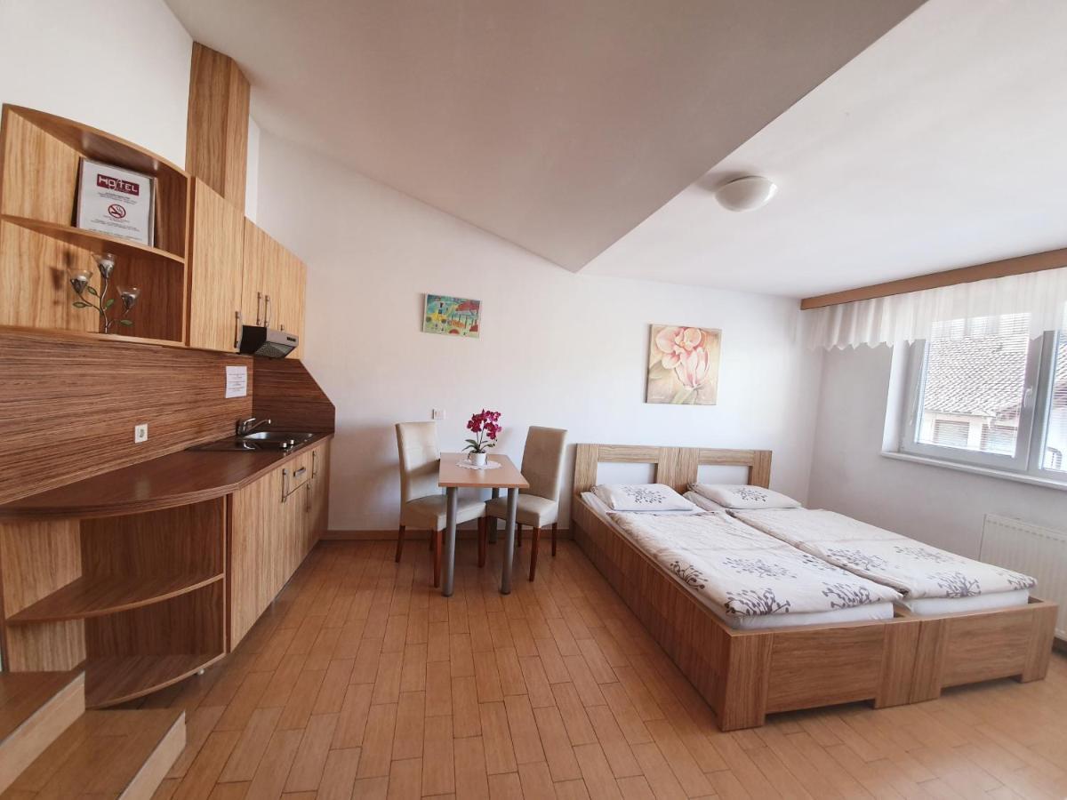 נובו מסטו Hostel Novak מראה חיצוני תמונה