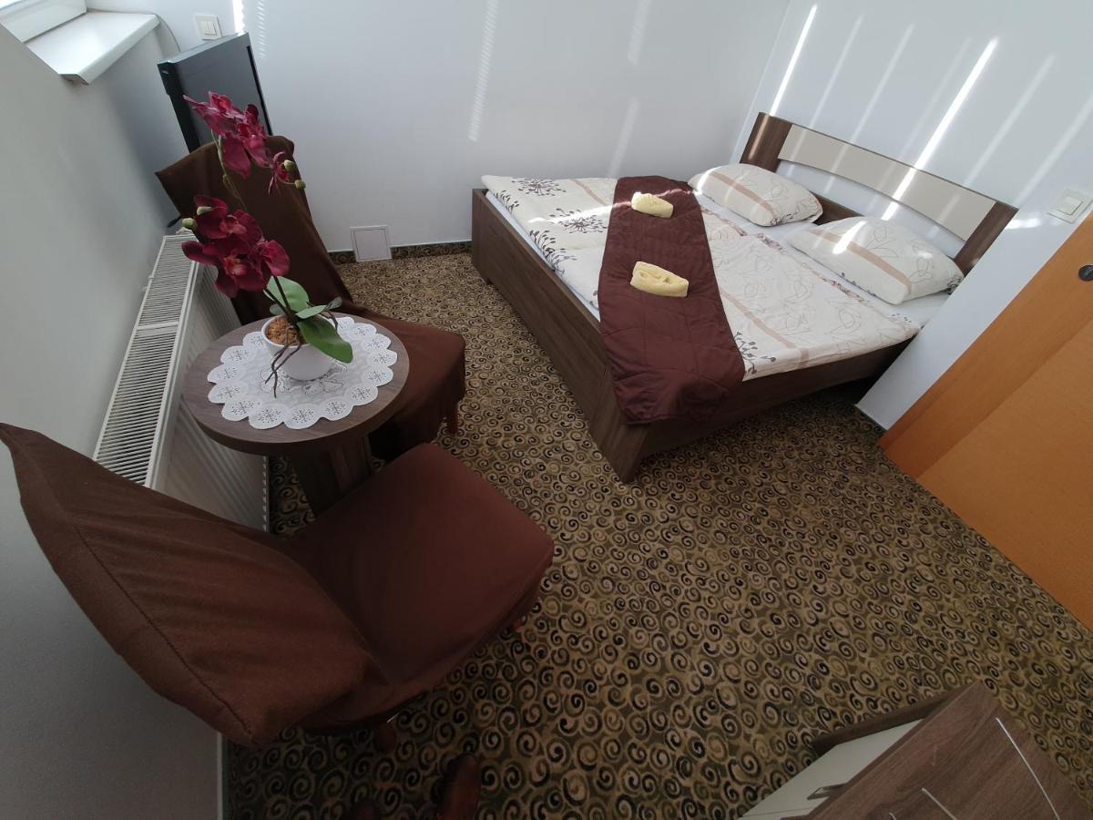 נובו מסטו Hostel Novak מראה חיצוני תמונה